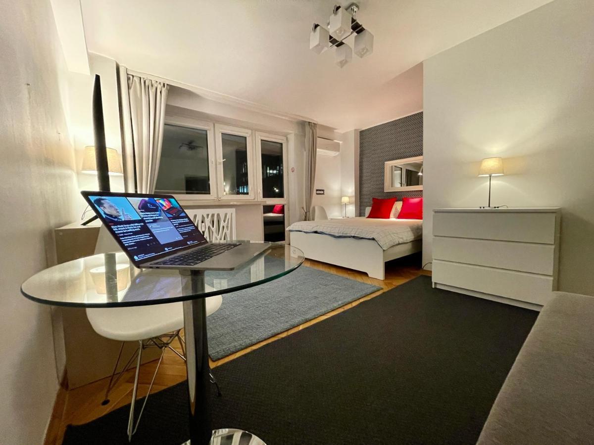 Ferienwohnung Blue 2 Fast Wifi 2Xmetro 60'Tv Netflix Hbo Appletv+ Warschau Exterior foto