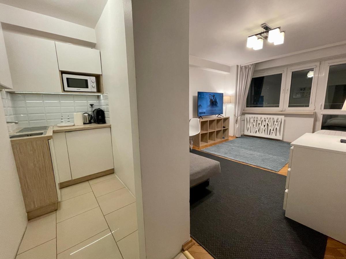 Ferienwohnung Blue 2 Fast Wifi 2Xmetro 60'Tv Netflix Hbo Appletv+ Warschau Exterior foto